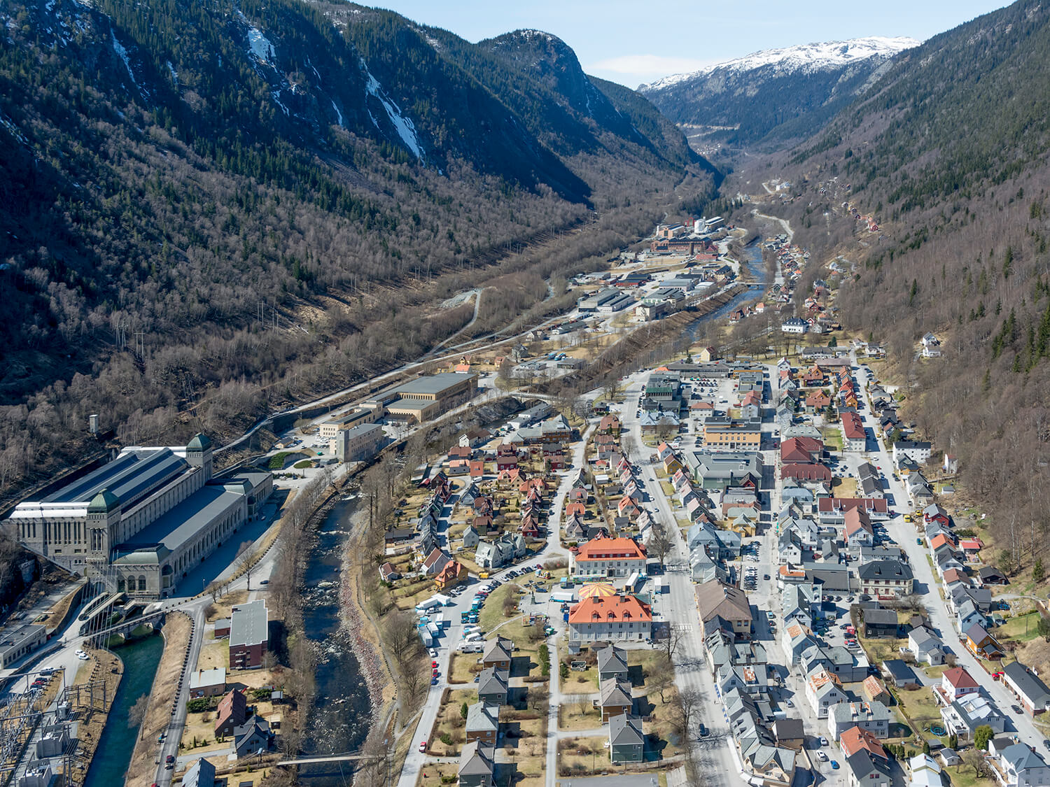 Oversiktsbilde av Rjukan fra lufta