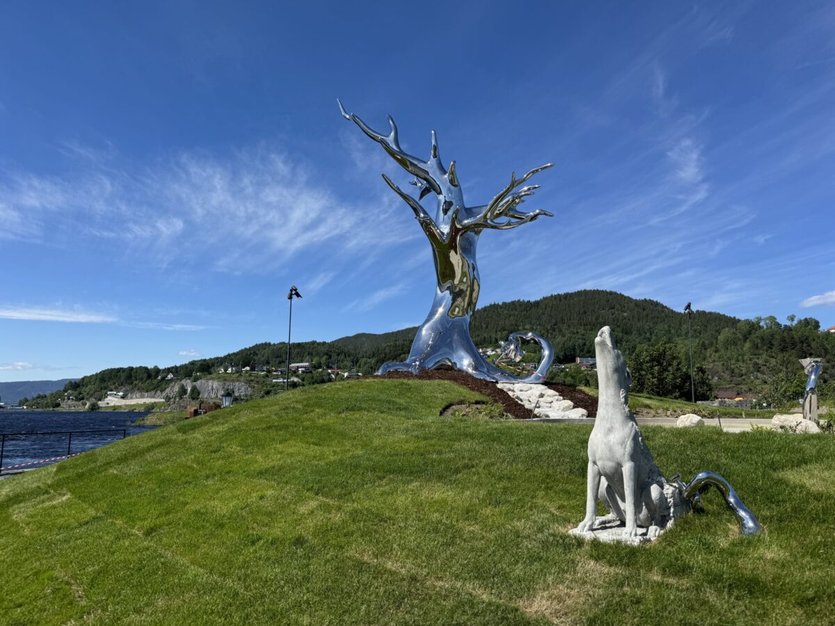 Åpning av skulpturen «TRE»